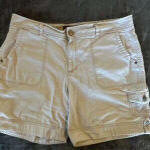 Gloria Vanderbilt Cream color 16W Plus Size Knit cargo shorts w/crochet pockets